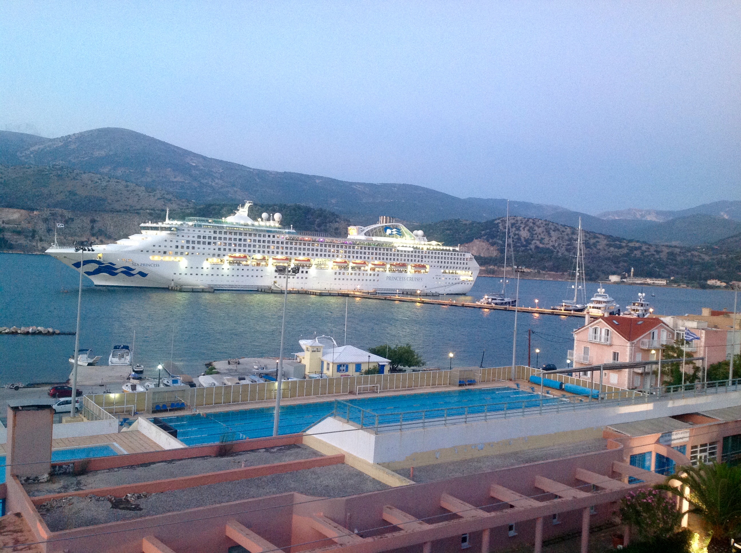 anatoli apartment evening