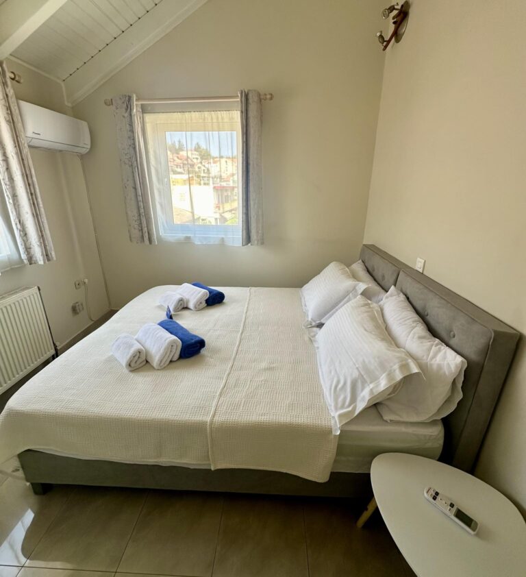 Bedroom 2 - Double/Twin Beds